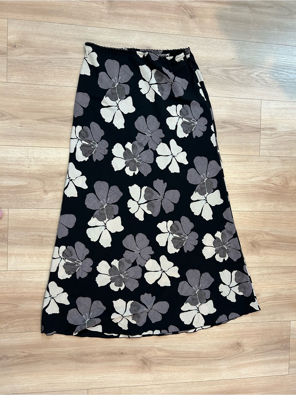 Vintage Old Navy Black Maxi Skirt with White and Gray Floral Print